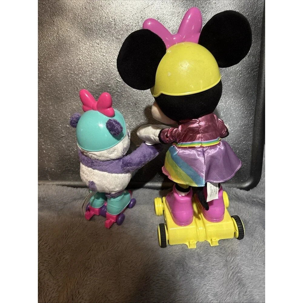 Disney Jr Roller Skating Party Minnie Mouse Interactive Sings Skates & Lights Up